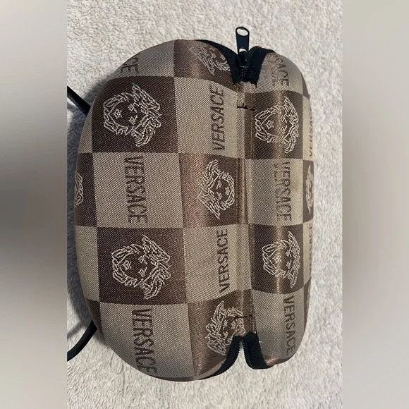 Gold - Picture 4 of 6